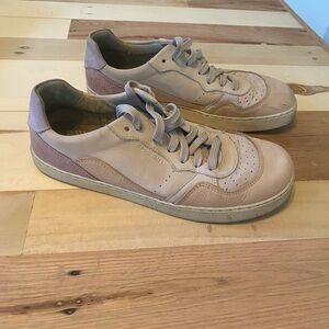 Women’s Groundies Nova Barefoot leather sneaker. Handmade in Portugal.